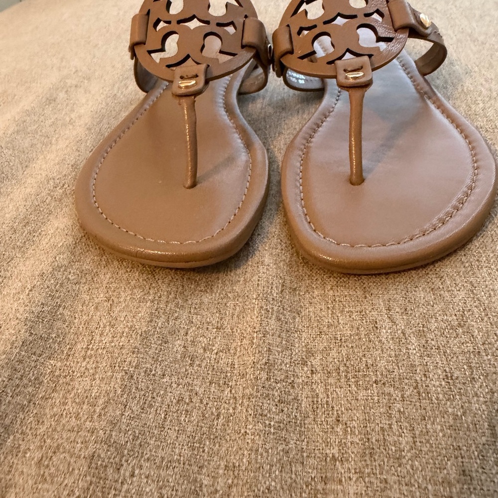 Tory Burch Miller Sandals in Almond Flour. Size 8-Excellent Pre-Owned Condition - Picture 4 of 9